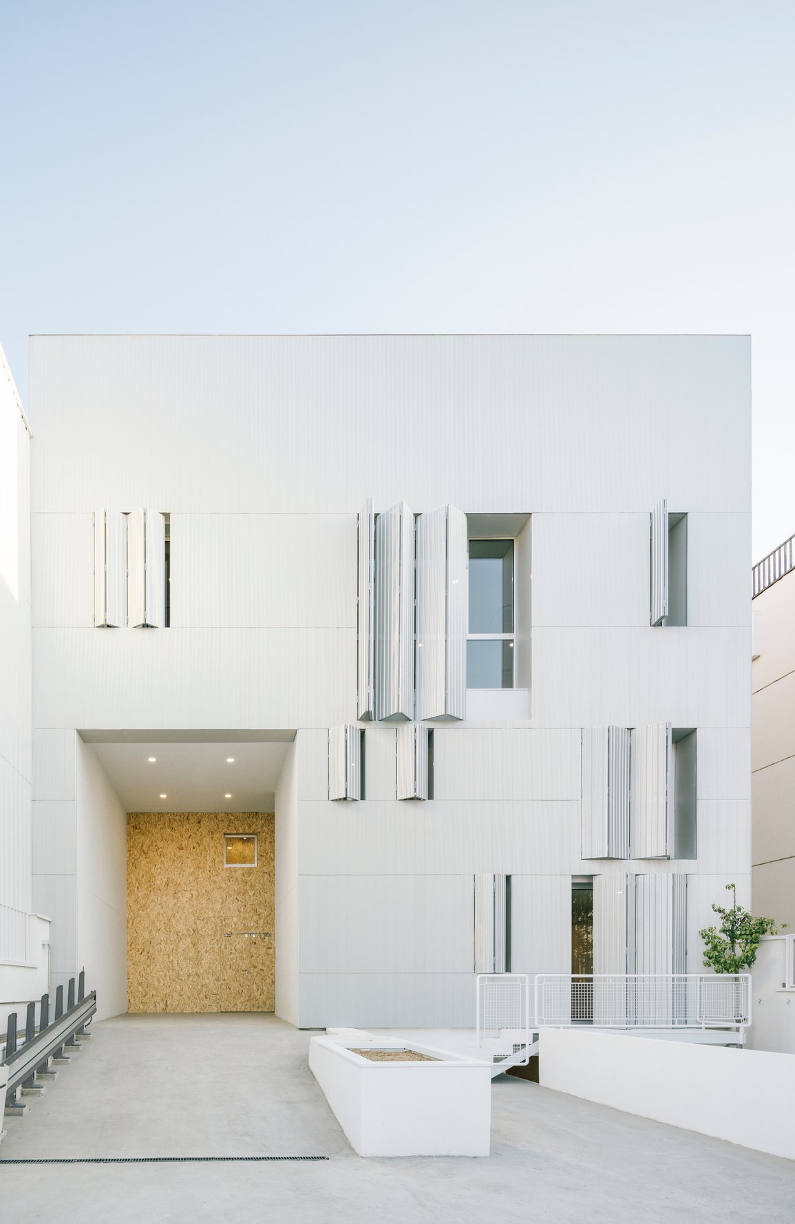 Distribuidor de aluminio para la arquitectura Rehabilitación de fachada ventilada en aluminio