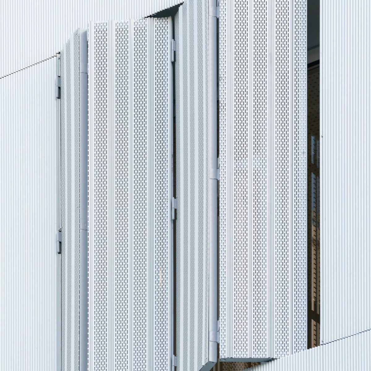 Rehabilitación de fachada ventilada con aluminio para la arquitectura