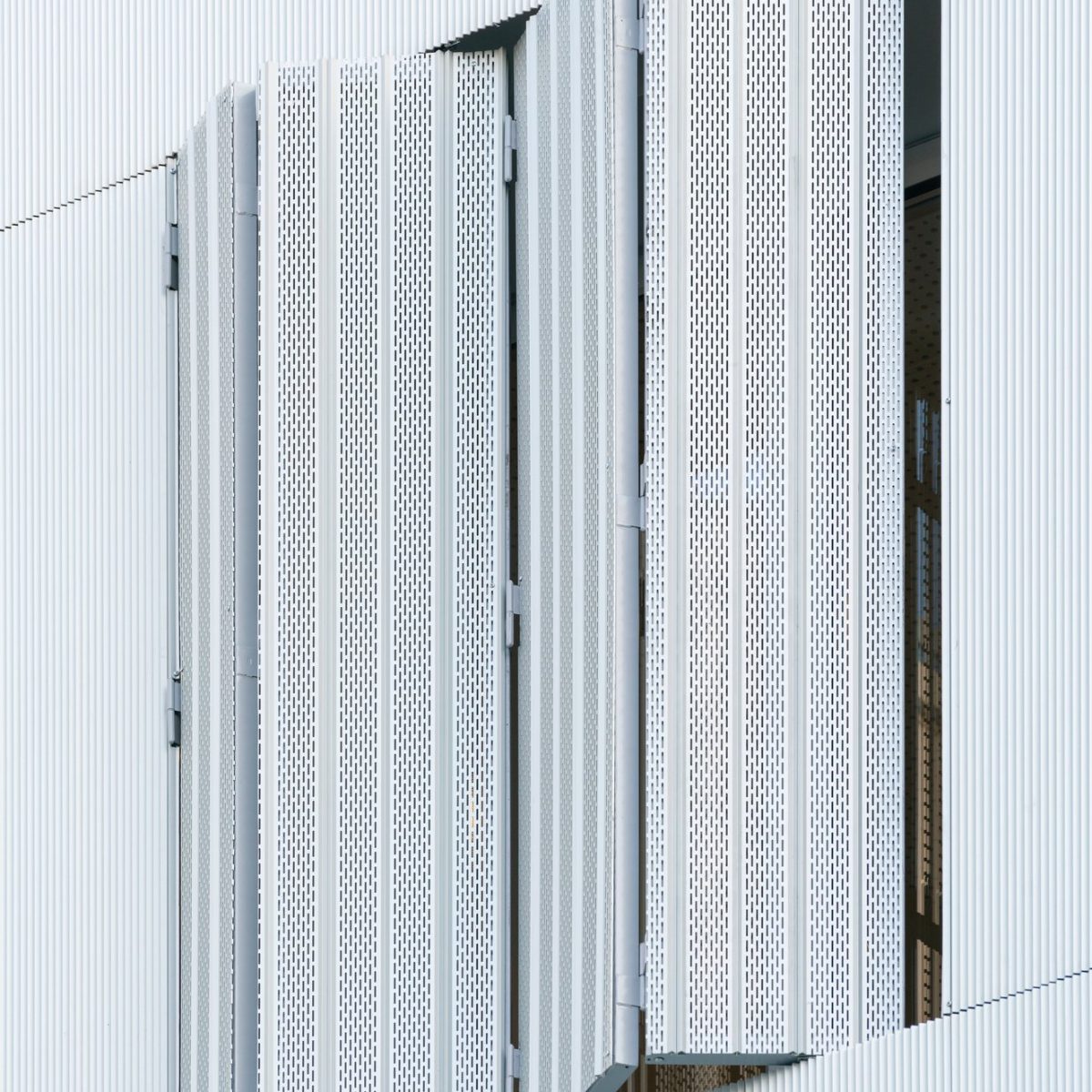 Distribuidores de aluminio para la arquitectura Rehabilitación de fachada ventilada con aluminio para la arquitectura