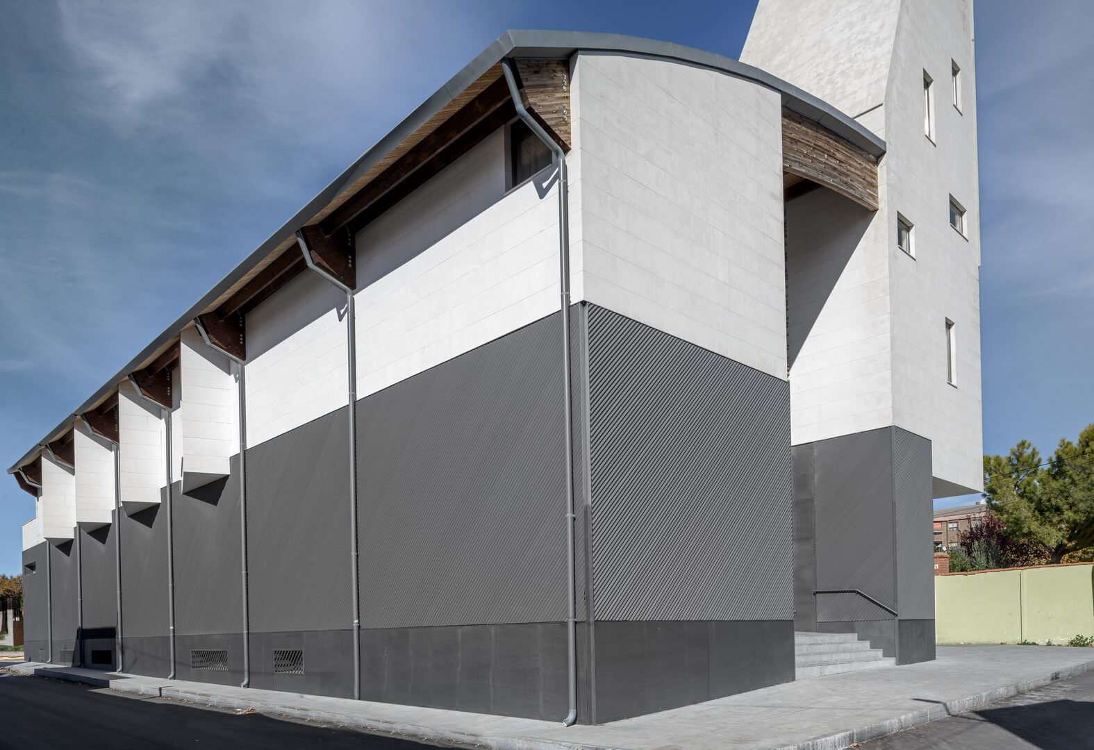 revestimiento fachada aluminio iglesia San Víctor Alu Stock 03