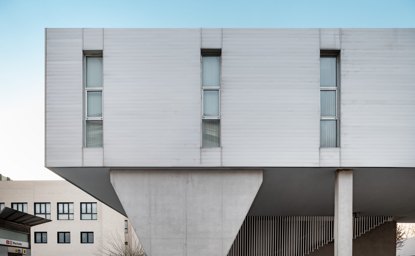 revestimiento fachada ventilada aluminio Centro Benimaclet Alu Stock 4