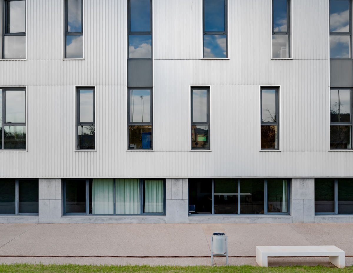 revestimiento fachada ventilada aluminio conservatorio joaquin rodrigo Alu Stock 3