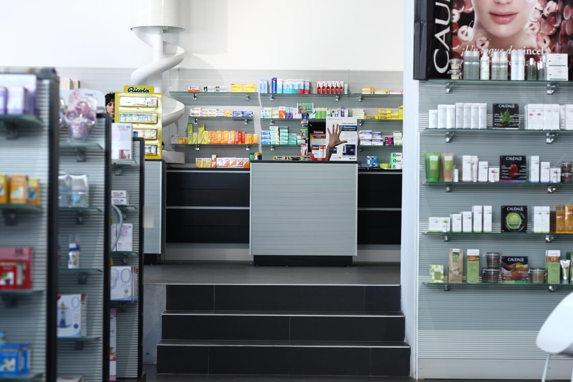 revestimiento interior funcional local farmacia piñeiro Alu Stock 06