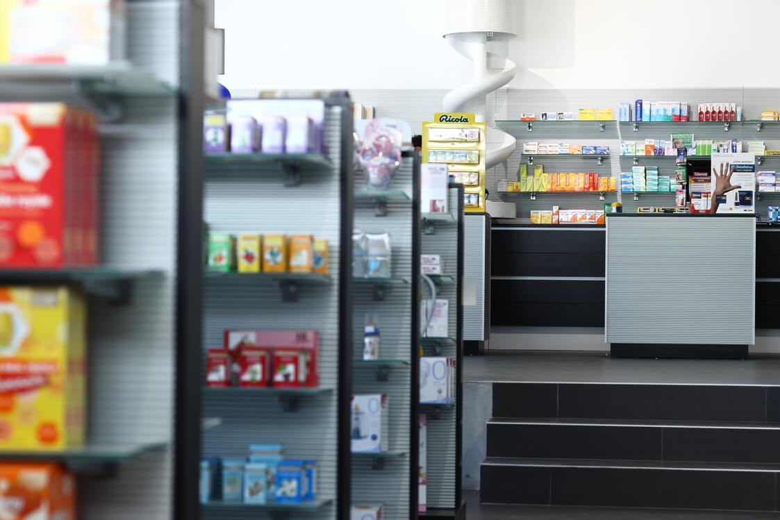 revestimiento interior funcional local farmacia piñeiro Alu Stock 07