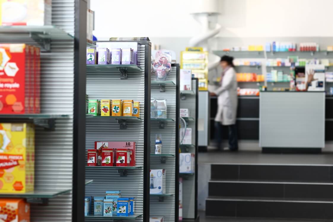 revestimiento interior funcional local farmacia piñeiro Alu Stock 08