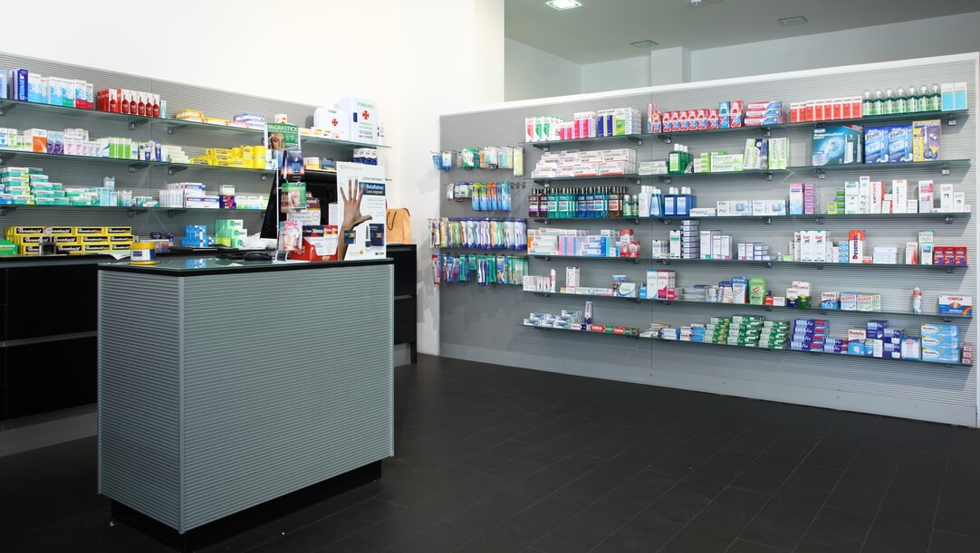 revestimiento interior funcional local farmacia piñeiro Alu Stock 10