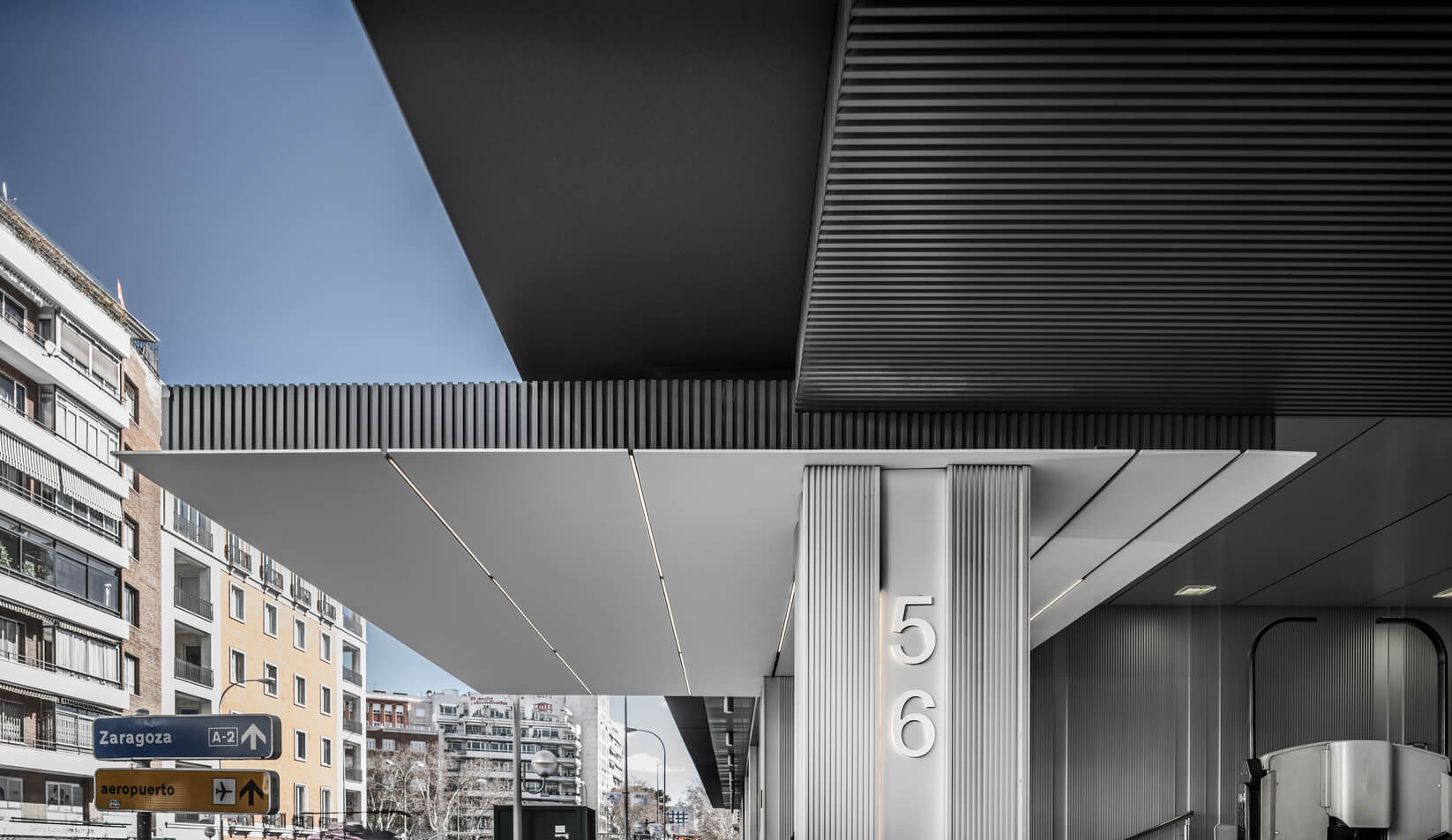 Rehabilitacion-revestimiento-exterior-aluminio-edificio-oficinas-madrid-AluStock