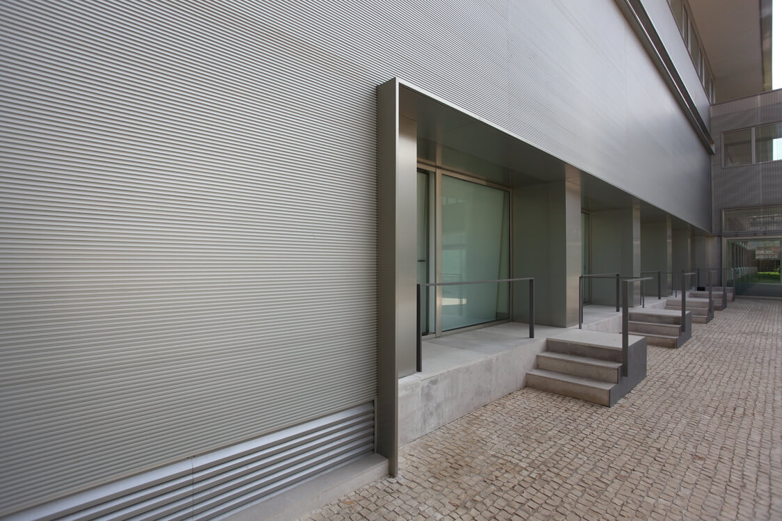 Revestimiento exterior aluminio parador nacional Alu Stock 26