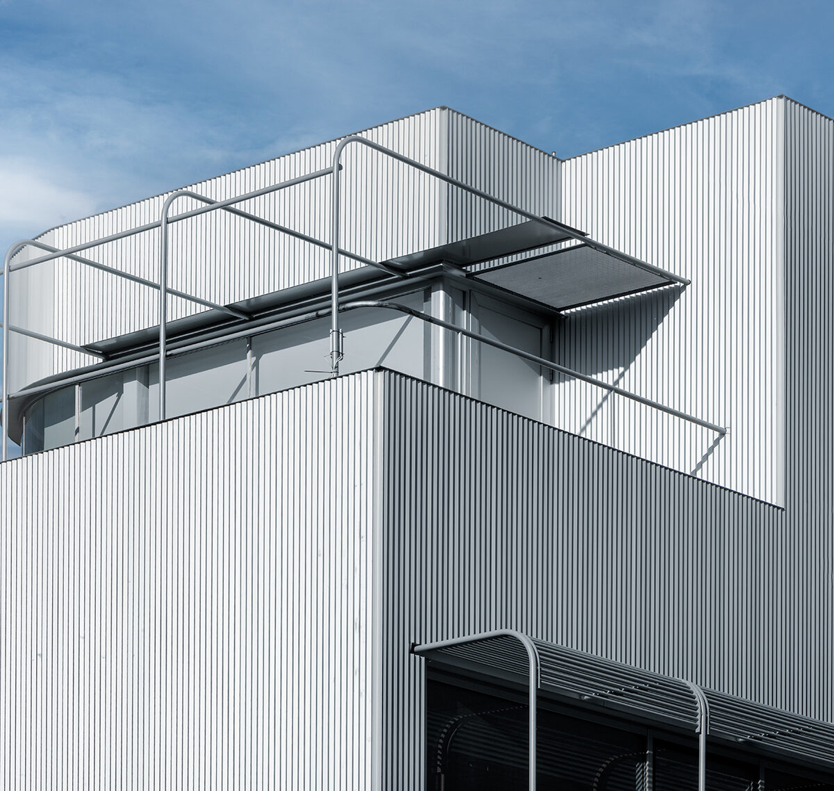 revestimiento fachada ventilada aluminio edificio ibenergi gas Alu Stock 1