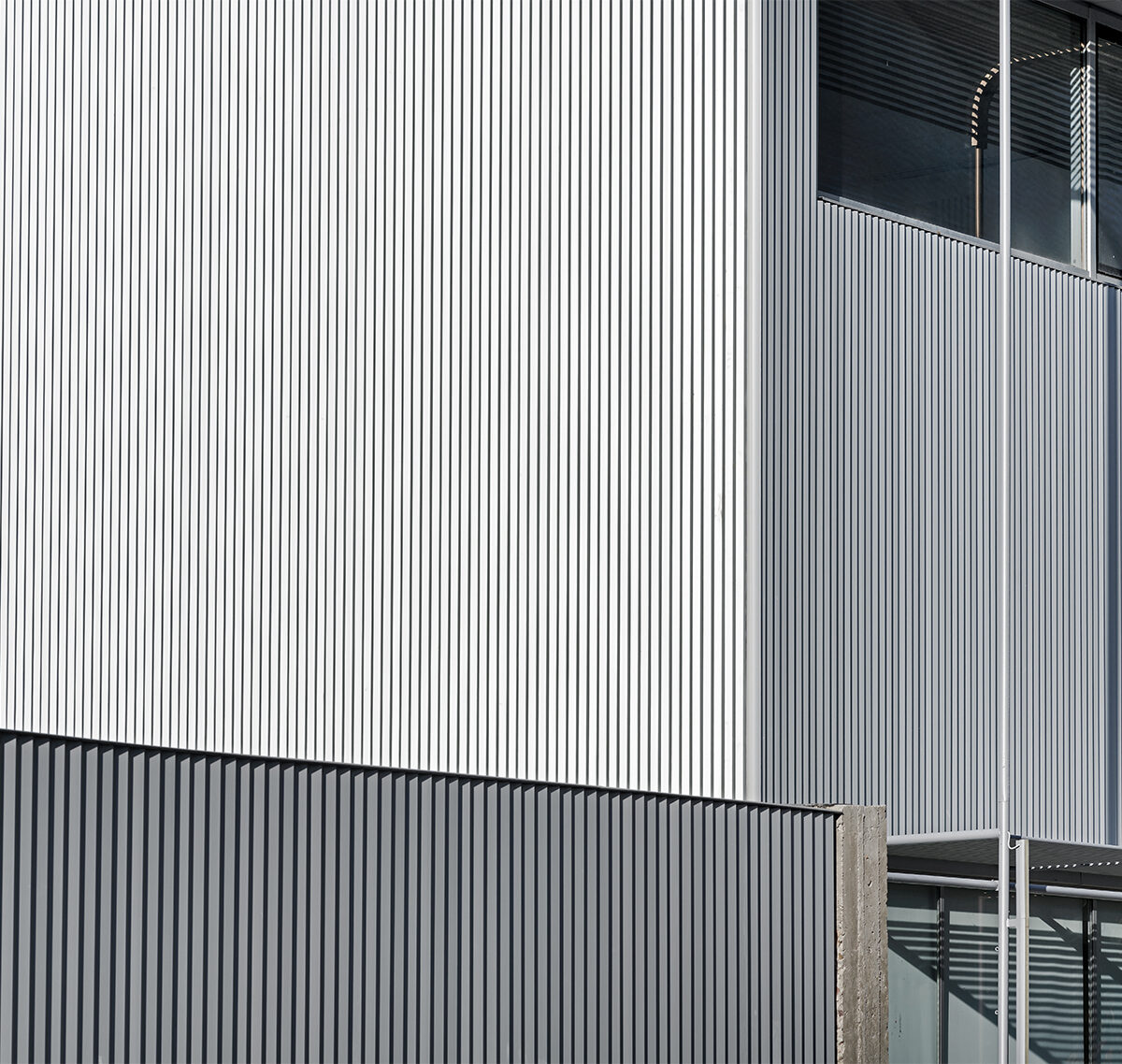 revestimiento fachada ventilada aluminio edificio ibenergi gas Alu Stock 4