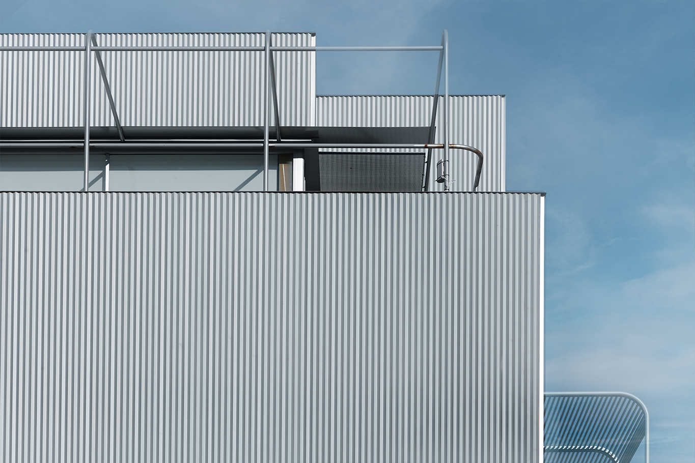 revestimiento fachada ventilada aluminio edificio ibenergi gas Alu Stock 6