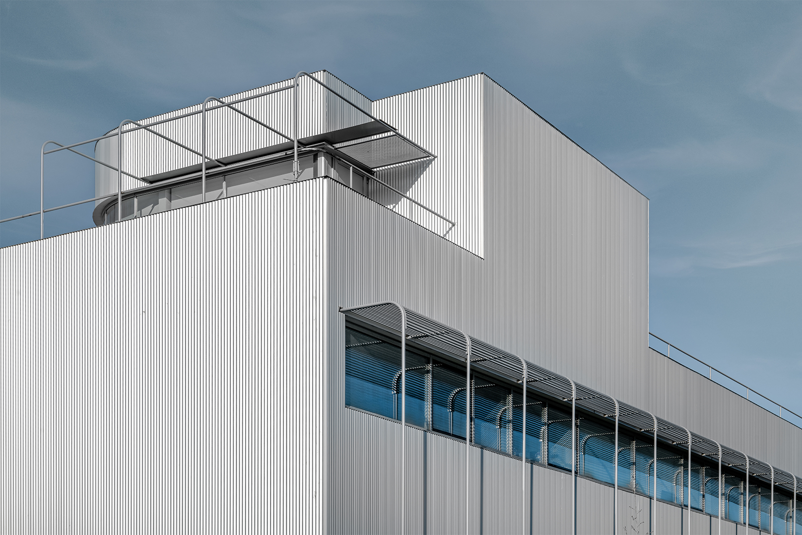 revestimiento fachada ventilada aluminio edificio ibenergi gas Alu Stock 9