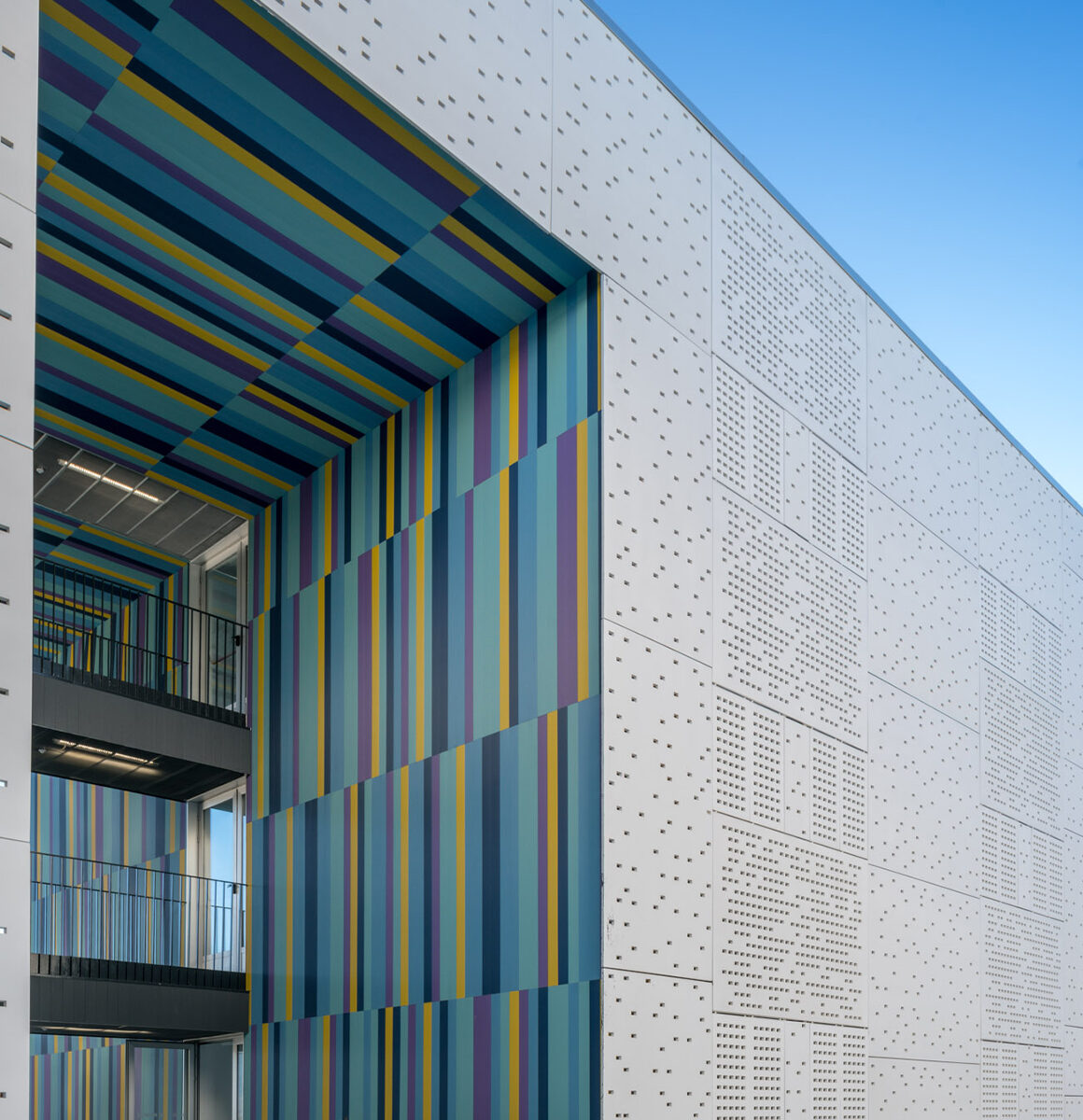 revestimiento-fachada-ventilada-aluminio-residencia-jaen-AluStock