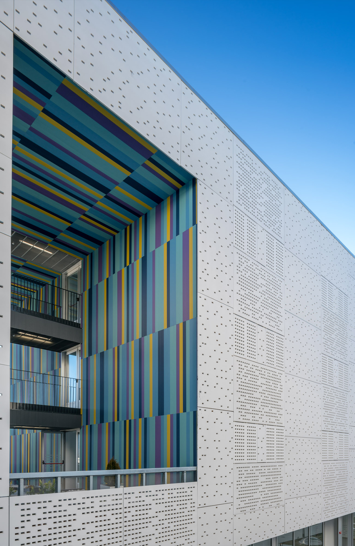 revestimiento-fachada-ventilada-aluminio-residencia-jaen-AluStock